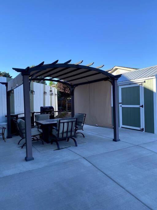 Madras Oak House Exterior foto